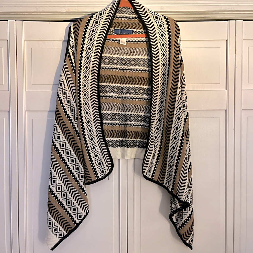 Drapey, sleeveless sweater in black, white and tan pattern. Size M